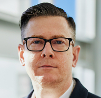 Fotografía del ejecutivo Alexander Hughes, CEO de una compañía dedicada a operaciones con criptomonedas