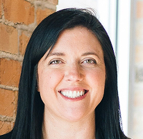Retrato del equipo de servicio con Sophie Hartwell, directora de atención al cliente